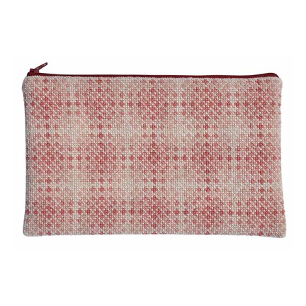 Model foto til broderikit: Dug Clutch fra fru zippe