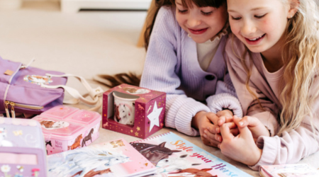 legetøj og ting med heste